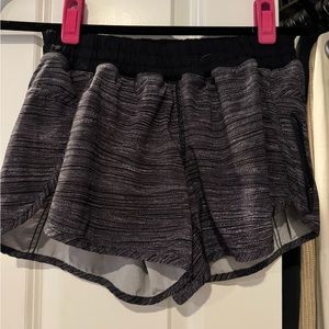 size 6 black and white spotted lululemon workout shorts